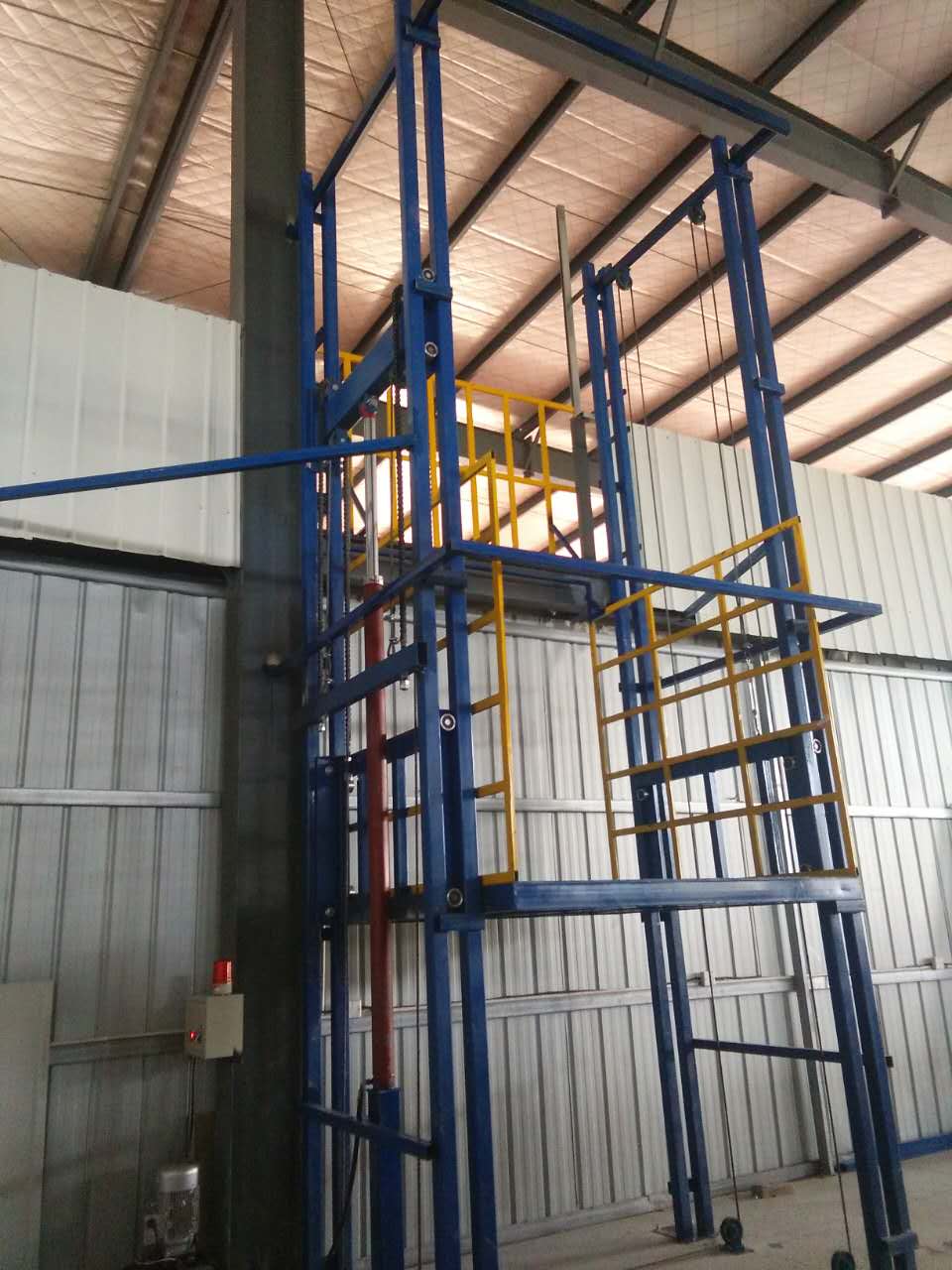 导轨式升降货梯